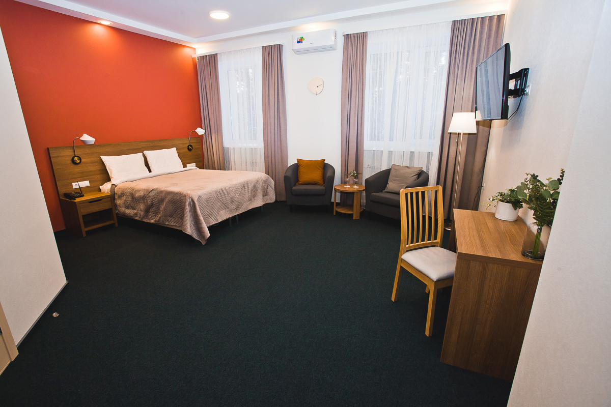 №4 Ломоносов М.В.